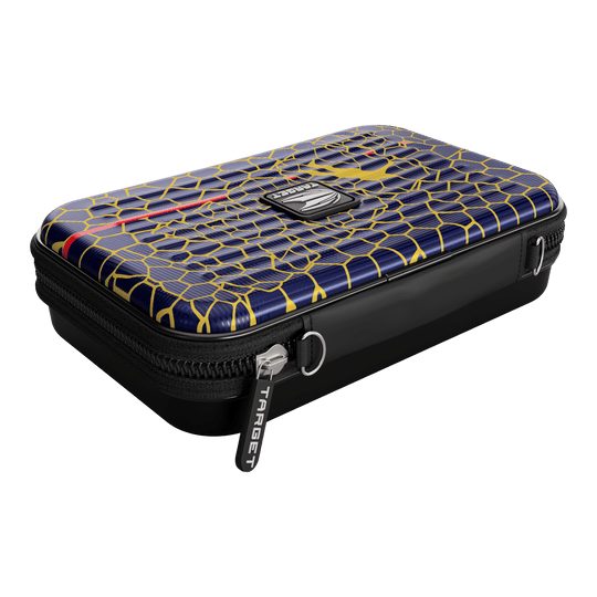 Dies ist das Target Takoma Josh Rock XL Dartcase. Das Etui hat ein auffälliges Design mit blauen, gelben und roten Mustern sowie einem Reißverschluss.