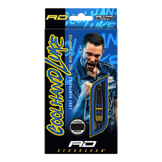 Red Dragon Luke Humphries World Champion Brass Steel Darts Auf der Verpackung sind die "Red Dragon Luke Humphries World Champion Brass Steeldarts" abgebildet. Im Hintergrund ist ein jubelnder Spieler zu sehen, daneben ist ein Dartpfeil durch ein Sichtfenster sichtbar.