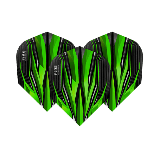HR2_Harrows_Fire_Green_Standard_Flights_1POTEMUaVMK1Ue Das Bild zeigt drei Dart-Flights des Modells "Harrows Fire Green Standard". Sie haben ein auffälliges, grünes und schwarzes Muster mit weißen Akzenten.