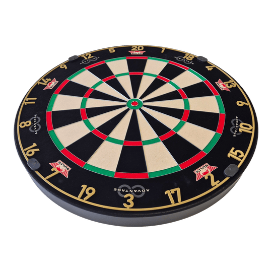 Auf dem Bild ist das Bulls NL Advantage 8 Steeldartboard zu sehen. Es eignet sich ideal für ambitionierte Dartspieler.