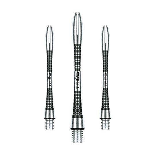 7013-201_Winmau_Triad_Aluminium_Shafts_Schwarz_46mm_1 Auf dem Bild sind drei silber-schwarze Aluminiumschäfte für Darts zu sehen. Sie sind länglich und besitzen ein geriffeltes Muster für besseren Halt.