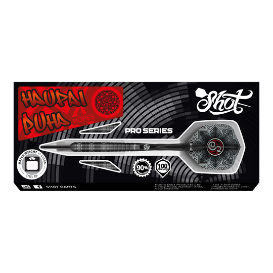 Das Bild zeigt die Verpackung der Shot Pro-Series Haupai Puha 2 Steeldarts mit 24g Gewicht. Die Verpackung ist schwarz mit auffälligen roten und weißen Designelementen sowie einem großen Bild eines Steeldarts.