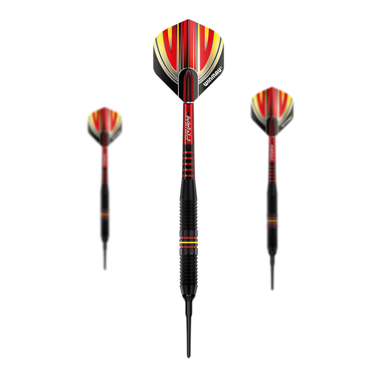Das Bild zeigt drei Winmau Outrage V1 Black Coated Brass Softdarts mit einem Gewicht von 18g. Die Pfeile haben ein schwarzes Barrel und auffällige Flights in Rot, Gelb und Schwarz.