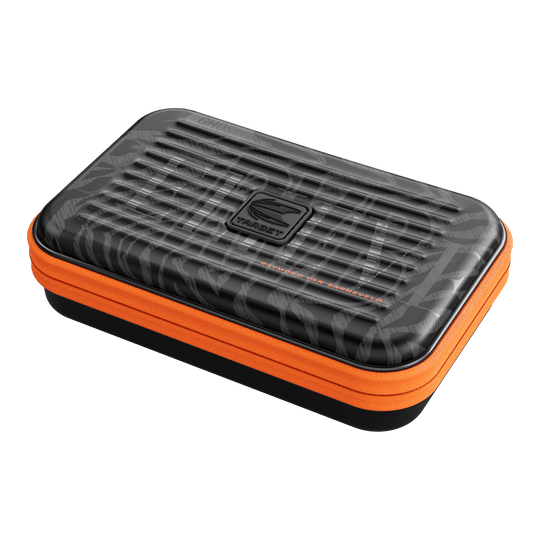 Takoma XL Ghost Series Raymond Van Barneveld dart case Das Bild zeigt das Takoma XL Ghost Series Raymond Van Barneveld Dartcase. Es ist ein Dartcase zur sicheren Aufbewahrung von Darts und Zubehör.
