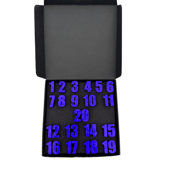McDart Dartboard Number Rings / Number Ring Classic Eine blaue Box ist auf dem Bild zu sehen. Das Produkt ist im klassischen Stil gestaltet.