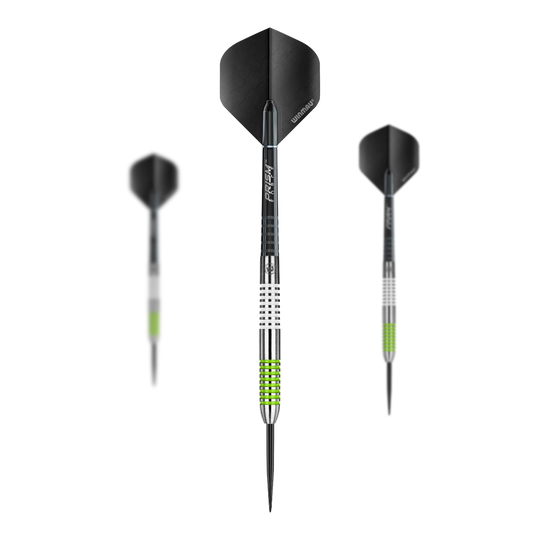 Die Winmau Ton Machine Steeldarts als Set sind zu sehen. Dieses Produkt enthält mehrere Dartpfeile für das Spiel.