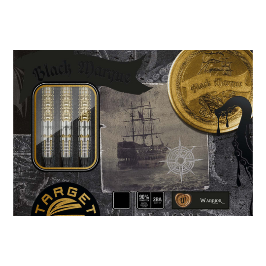 Das Bild zeigt die Verpackung der "Target Japan Black Marque Warrior Softdarts - 18,5g". Auf der Schachtel sind die Darts, ein Segelschiff und eine goldene Münze abgebildet.