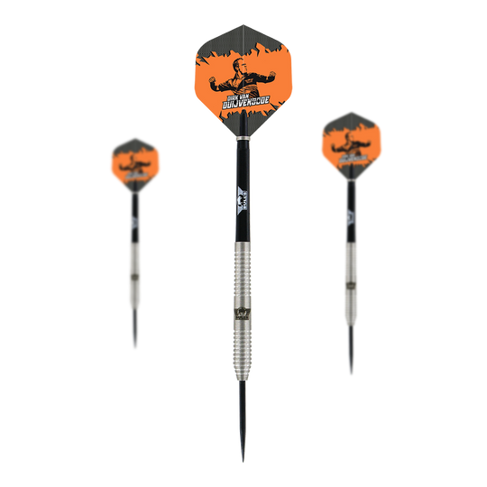 Bulls NL Dirk van Duijvenbode steel darts Auf dem Bild sind drei Steeldarts mit silbernen Spitzen und schwarzen Schäften zu sehen. Die Flights sind orange und schwarz und zeigen eine Abbildung sowie den Namen "Dirk van Duijvenbode".