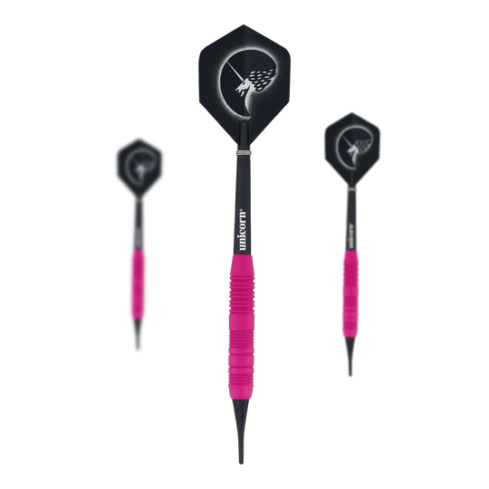 Das Bild zeigt drei pinke Softdarts der Marke Unicorn Core Plus mit gummierter Oberfläche. Auf den schwarzen Flights ist ein Einhorn-Motiv abgebildet.