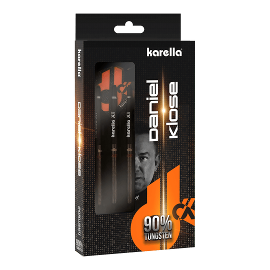 Karella Daniel Klose steel darts Die Verpackung zeigt die Karella Daniel Klose Steeldarts. Die Darts bestehen zu 90% aus Wolfram.