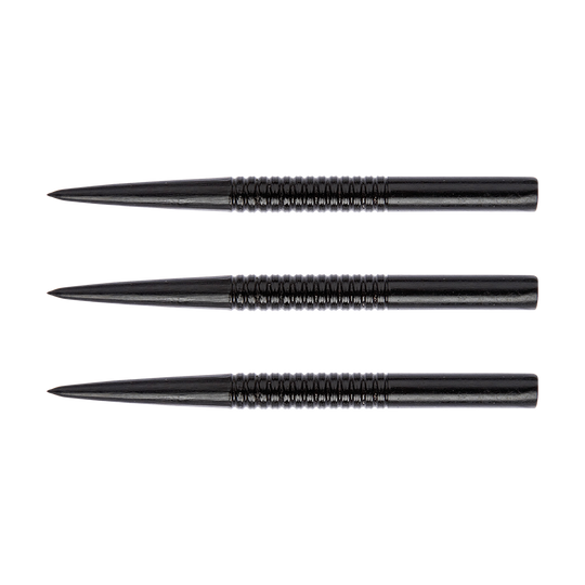 8371Black_Winmau_Ringed_Black_Steeldart_Spitzen_32mm_1 Auf dem Bild sind drei schwarze, geriffelte Steeldart-Spitzen zu sehen. Sie sind jeweils 32 mm lang und vom Typ "Winmau Ringed Black Steeldart Spitzen".