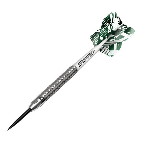 Das Bild zeigt einen GOAT Fairway V2 Tungsten Steeldart. Der Dartpfeil hat ein silbernes Griffstück mit strukturierter Oberfläche und grüne Flights mit weißem Muster.