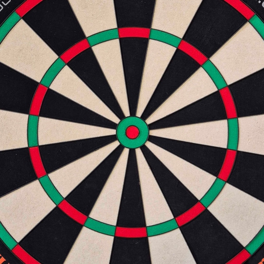 Unicorn Eclipse Ultra 2.0 steel dartboard Unicorn Eclipse Ultra 2.0 Steeldartboard ist rund und detailreich abgebildet. Die Segmente sind gut ablesbar.