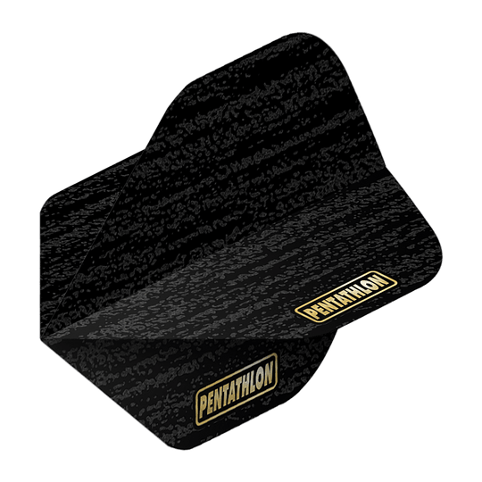 Pentathlon Flights RT Sandblast Das Bild zeigt das Produkt "Pentathlon RT Sandblast No2 Standard Flights". Die Flights sind schwarz mit einem sandgestrahlten Muster und dem goldenen Pentathlon-Logo.