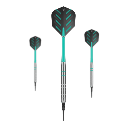 Target Rob Cross Silver Voltage Softdarts - 18g Das Bild zeigt drei Softdarts des Modells 'Target Rob Cross Silver Voltage' mit einem Gewicht von 18g. Die Darts haben silberne Spitzen und Schäfte mit grün-schwarzen Flights.