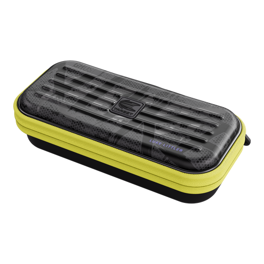Das Produkt ist das Takoma Ghost Series Luke Littler Dartcase. Diese Darttasche eignet sich ideal zur Aufbewahrung von Dartzubehör.
