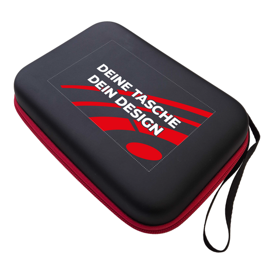 Abgebildet ist ein schwarzes Dartcase des Modells System 4. Das Etui eignet sich zur Aufbewahrung von Dartpfeilen und Zubehör.