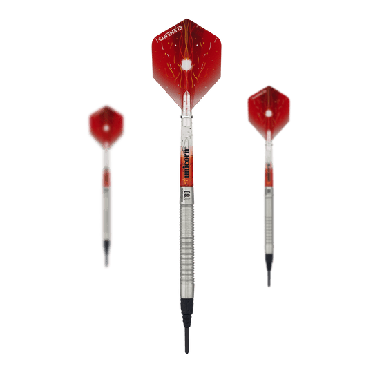 Das Bild zeigt drei Softdarts des Modells "Unicorn Core XL Striker Style 1" mit einem Gewicht von 19g. Die Flights der Darts sind rot mit einem Blitzdesign, und die Schäfte sind silbern.