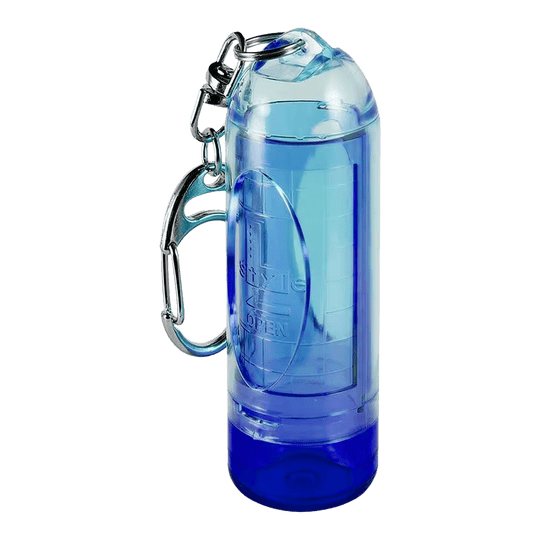 L-L-Styleipstock Tip Case Dies ist ein blauer, transparenter Kunststoffbehälter mit einem Karabiner. Er eignet sich zum Aufbewahren kleiner Gegenstände und kann einfach an Taschen befestigt werden.