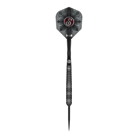 Shot Pro-Series Haupai Puha 2 steel darts - 24g Das Bild zeigt einen Shot Pro-Series Haupai Puha 2 Steeldart mit einem Gewicht von 24g. Der Dart ist schwarz und hat ein auffälliges, gemustertes Flight-Design.