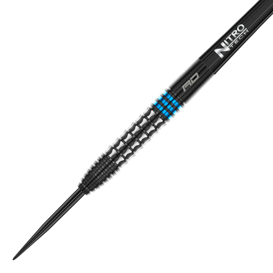 Das Bild zeigt einen Red Dragon Vengeance Blue Steeldart. Der Dartpfeil ist schwarz mit blauen Akzenten und hat eine strukturierte Griffoberfläche.