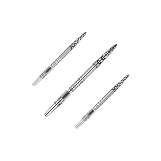 Target Swiss DS Surge Point Dart Tips - Silver Das Bild zeigt drei silberne Dartspitzen mit feinen Gravuren. Sie sind in einer diagonalen Linie angeordnet und haben ein modernes Design.