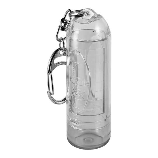 L-L-Styleipstock Tip Case Das Bild zeigt ein transparentes, zylindrisches Etui mit Karabinerhaken. Es ist als Aufbewahrungsbehälter für kleine Gegenstände wie Dartspitzen gedacht.