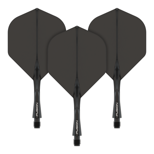 Winmau Fusion Flight Shaft System Standard Black Das Bild zeigt drei schwarze Dartflights mit integrierten Schäften. Auf den Schäften steht das Wort "FUSION" in weißer Schrift.