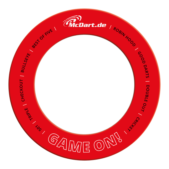 Auf dem Bild ist ein roter Dartboard-Surround mit weißen Schriftzügen zu sehen. Oben steht "McDart.de" und unten steht groß "GAME ON!".