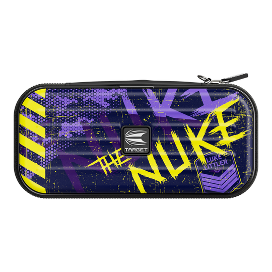 Target Takoma Luke Littler dart case Das Bild zeigt das Produkt "Target Takoma Luke Littler Dartcase" mit einem auffälligen Design in Lila und Gelb. Auf dem Etui steht in gelber Schrift "THE NUKE" sowie der Name "Luke Littler".